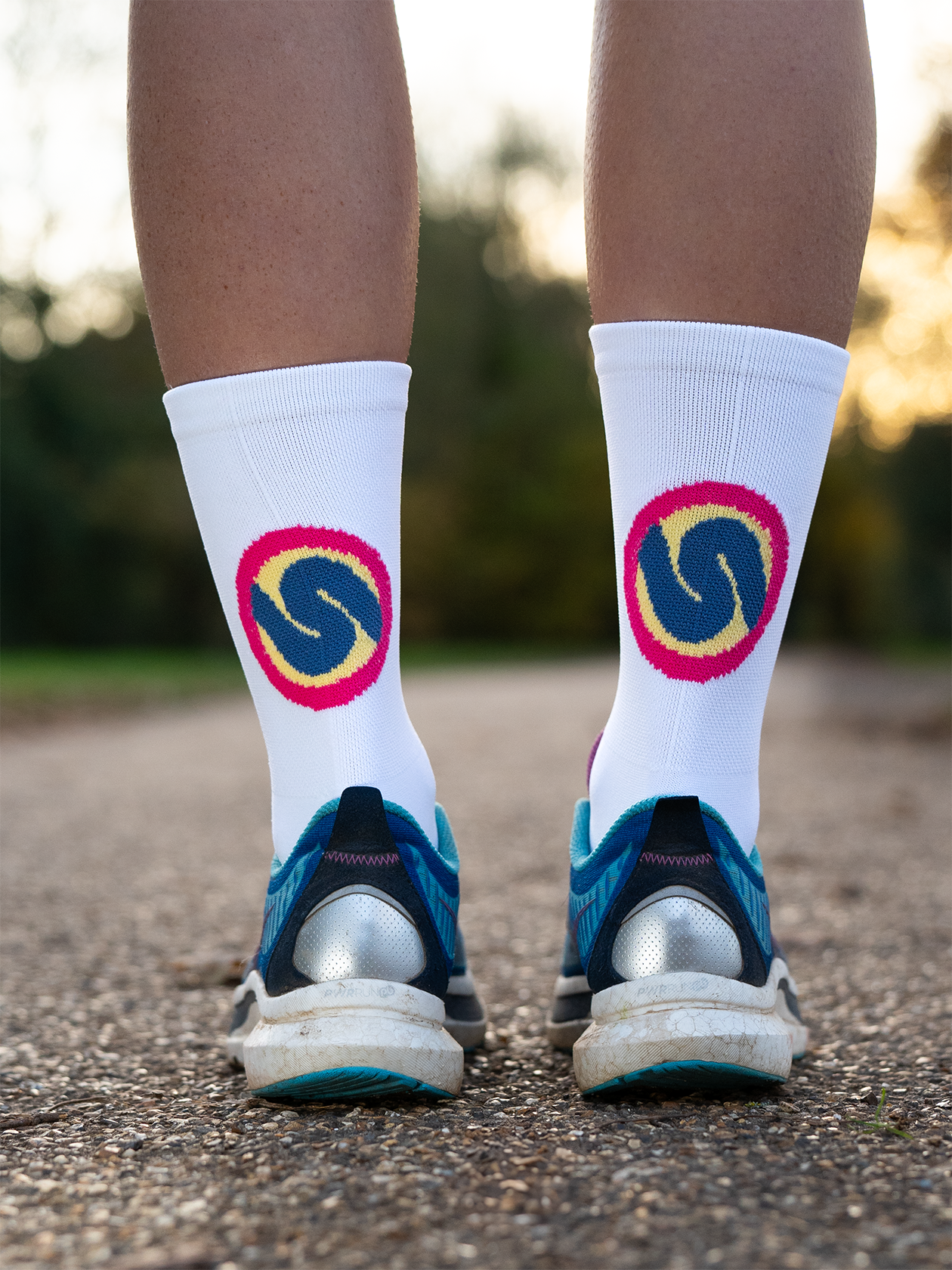 SUSPENSE RUNNING & CYCLING SOCKS: ROYAL BLUE CIRCLE