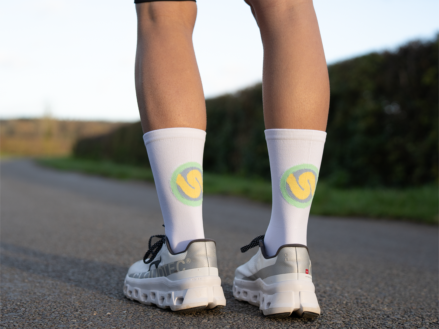 SUSPENSE RUNNING & CYCLING SOCKS: PASTEL GREEN CIRCLE