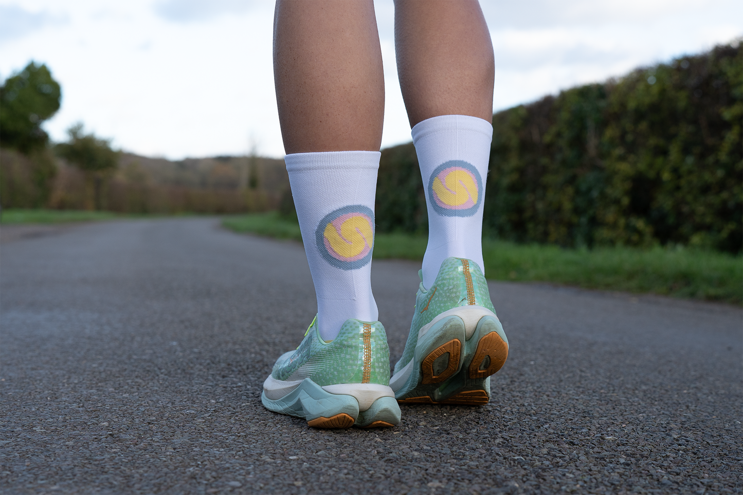 SUSPENSE RUNNING & CYCLING SOCKS: PASTEL PINK CIRCLE