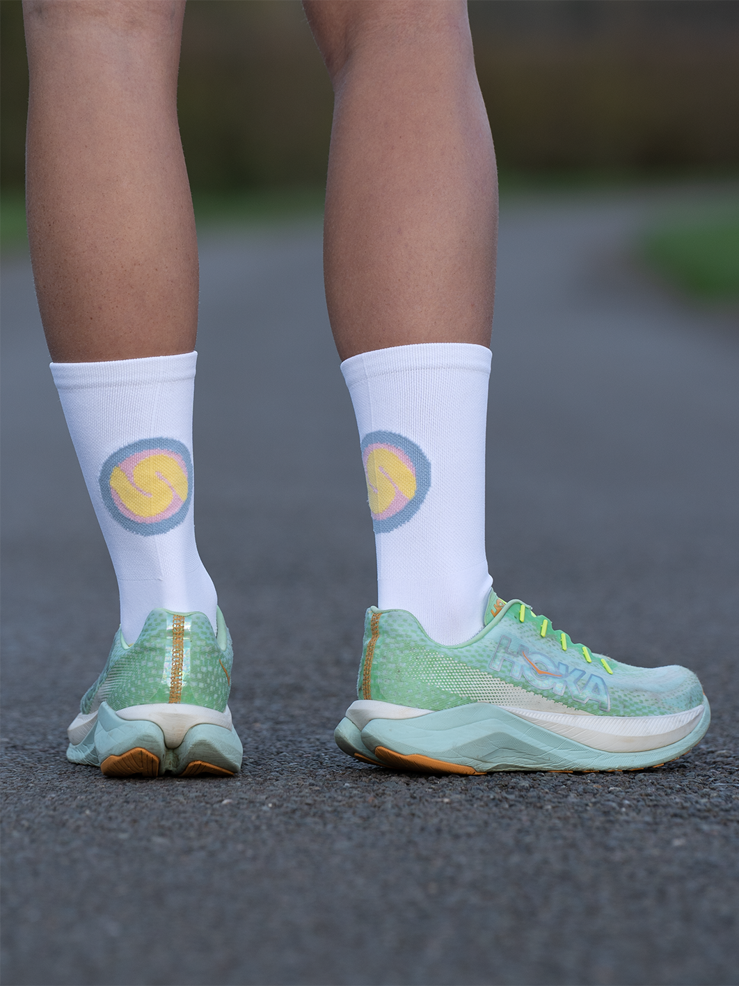 SUSPENSE RUNNING & CYCLING SOCKS: PASTEL PINK CIRCLE